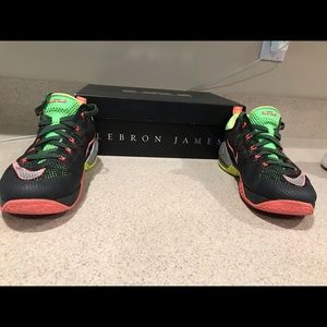 Lebron 12 Low tennis shoes